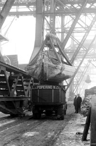 Amerikaanse kolen voor Nederland. Het lossen in de Rotterdamse haven, Bestanddeelnr 914-7423