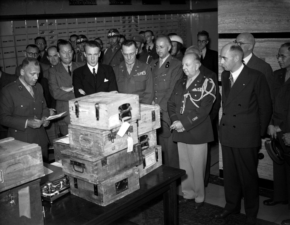 Amerikaanse bezettingsautoriteiten in Duitsland brachten voor miljoenen aan door, Bestanddeelnr 902-3285