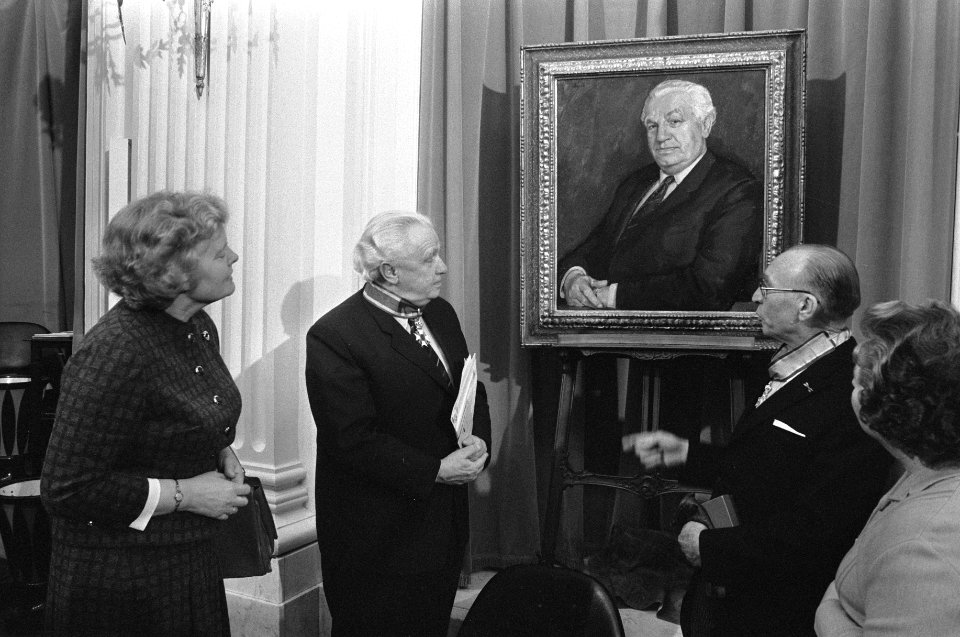 Afscheid mr. Van Thiel als voorzitter van Tweede Kamer Van Thiel en Kikkert (re…, Bestanddeelnr 926-0807