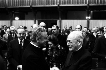 Afscheid Kardinaal Alfrink als voorzitter Pax Christi Prinses Beatrix en Prins C, Bestanddeelnr 929-6623