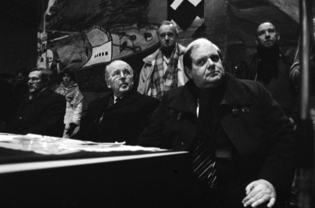 ADM-manifestatie voor het behoud van de werf v.l.n.r. wethouder Heerma, oud-dire, Bestanddeelnr 933-1985