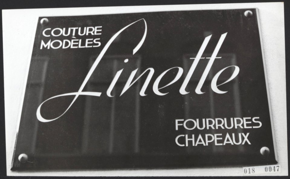 Adresbord Modehuis Linette aan de Kerkstraat te Den Bosch tekst Couture Model…, Bestanddeelnr 018-0047