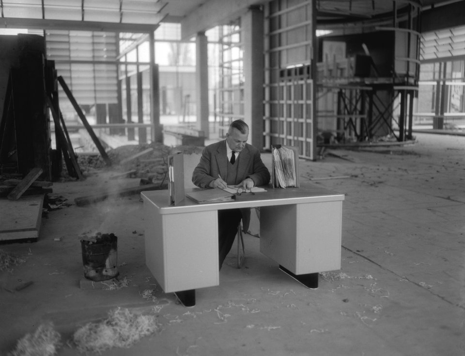 Afbraak Expo te Brussel, Jan de Winter werkt midden in chaos, Bestanddeelnr 909-9962