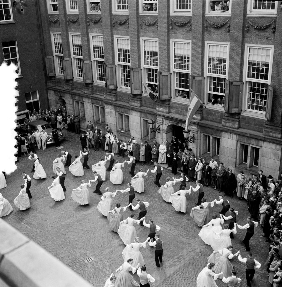 Afrikaanse volksdansers bezoeken Amsterdam stadhuis, Bestanddeelnr 905-7082