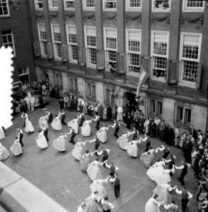 Afrikaanse volksdansers bezoeken Amsterdam stadhuis, Bestanddeelnr 905-7082