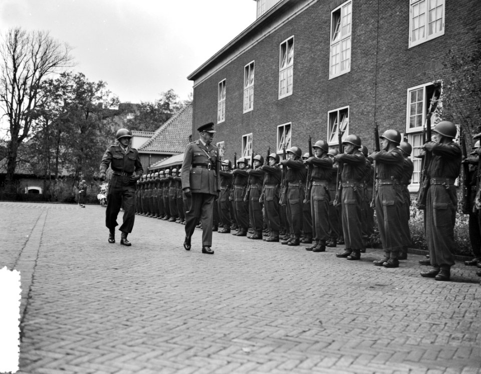 Afscheid Genraal Sir Richard Gale van de Generale Staf Inspectie erewacht 939 Lu, Bestanddeelnr 908-1115