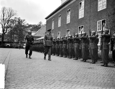 Afscheid Genraal Sir Richard Gale van de Generale Staf Inspectie erewacht 939 Lu, Bestanddeelnr 908-1115 photo