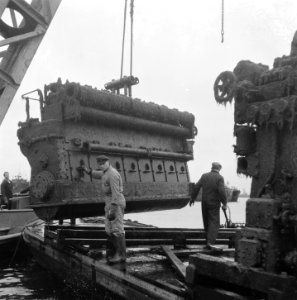 Amsterdam, fotos betreffende de herstellingswerken in de haven, Bestanddeelnr 900-9134