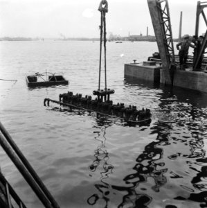 Amsterdam, fotos betreffende de herstellingswerken in de haven, Bestanddeelnr 900-9126