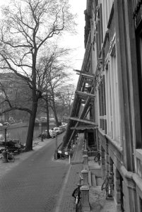 Amsterdam stut zijn huizen met palen Perceel Herengracht 537 achter palenbos, Bestanddeelnr 912-2172 photo