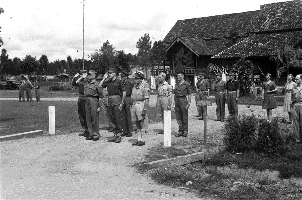 Afdeling Veld Artillerie KNIL. Een groep officieren van diverse onderdelen tijd…, Bestanddeelnr 5950