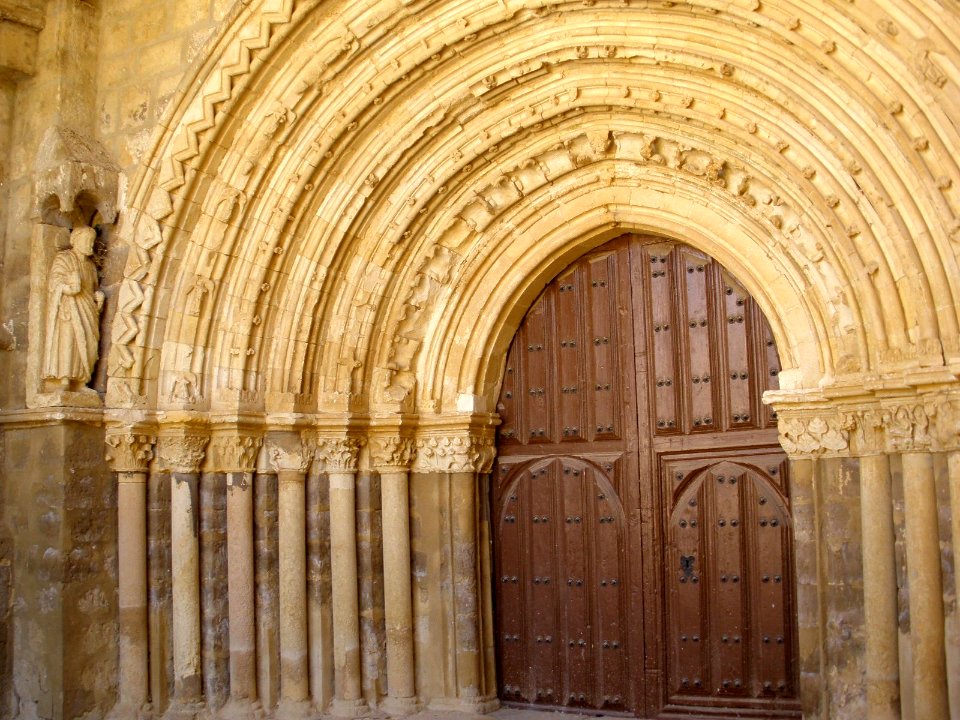 Amusco - San Pedro 10 - portada y portico occidentales