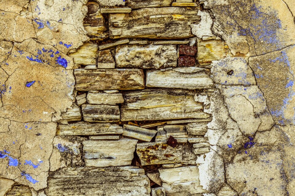 Rough crack damaged