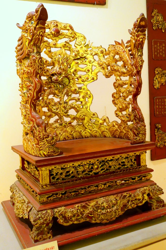 Altar in the shape of a chair, Nguyen dynasty, 19th to early 20th century, crimson and gilded wood, view 2 - National Museum of Vietnamese History - Hanoi, Vietnam - DSC05626