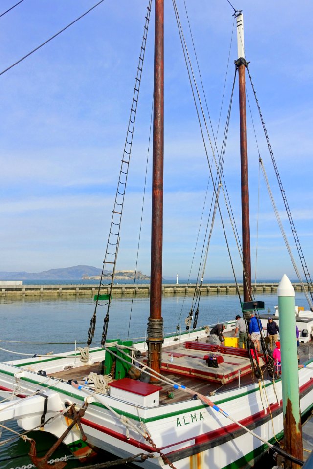 Alma, scow schooner, built 1891, builder Fred Seimer - Hyde Street Pier - San Francisco, CA - DSC02321