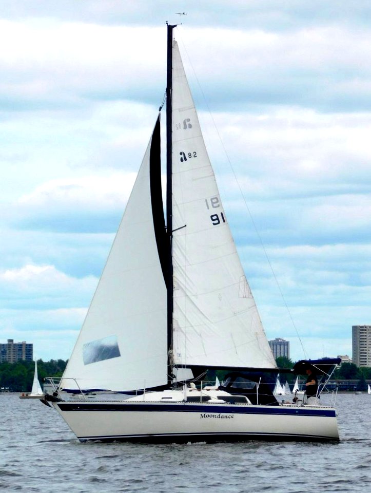 Aloha 27 sailboat Moondance 1142