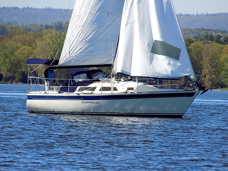 Aloha 27 sailboat Moondance 0486
