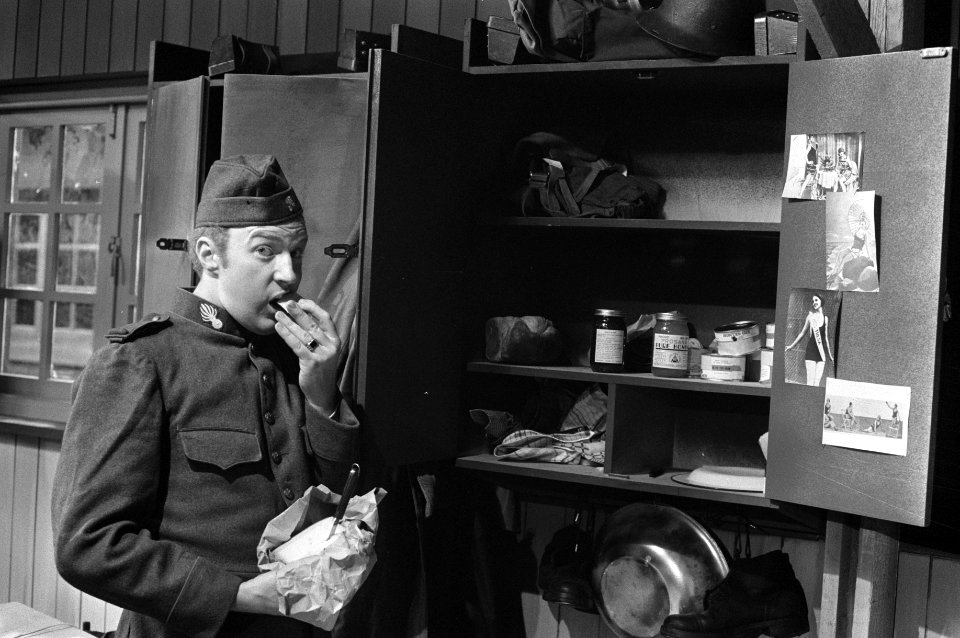 André van Duin in het televisiestuk Het meisje met de blauwe hoed, Bestanddeelnr 925-3263