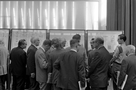 Amphilex 1967, gereedmaken van tentoonstelling, belangstelling voor Mauritius-ze, Bestanddeelnr 920-3154