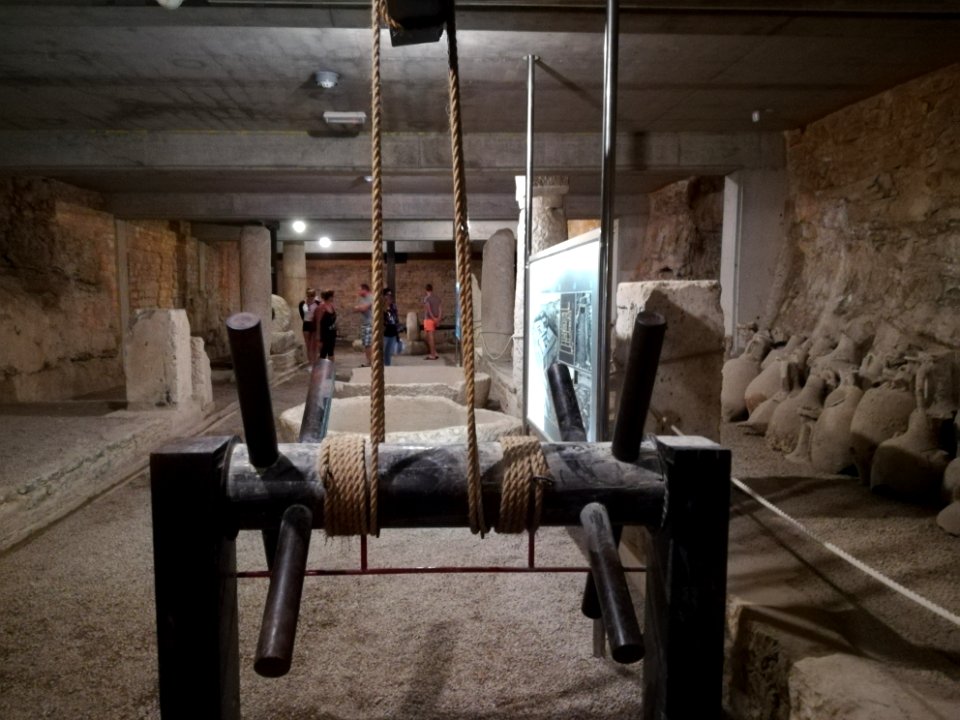 Amphitheatre (Pula), interior, exhibition 39