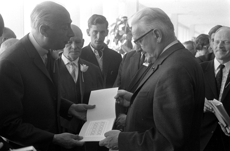 Amphilex 1967 geopend door Minister J. A. Bakker in RAI, Bestanddeelnr 920-3184