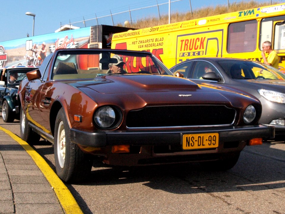 Aston-Martin V8 Volante dutch licence registration NS-DL-99 pic1