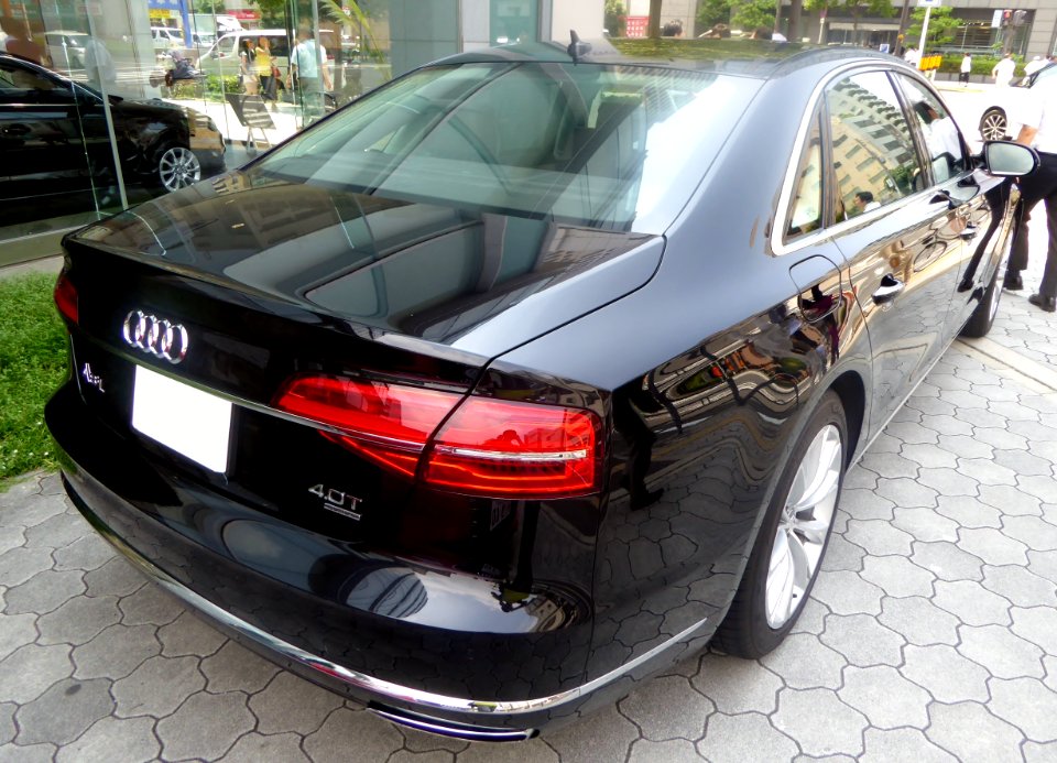 Audi A8 L 4.0 TFSI quattro (ABA-4HCTGL) rear