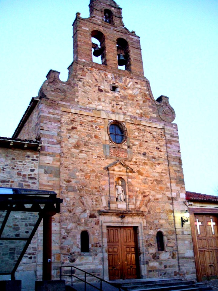 Astorga - Convento de los PP Redentoristas (ex Convento de San Francisco) e iglesia del Perpetuo Socorro