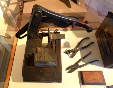 Asparagus cutter, Concord, 19th century, iron, wood - Concord Museum - Concord, MA - DSC05646