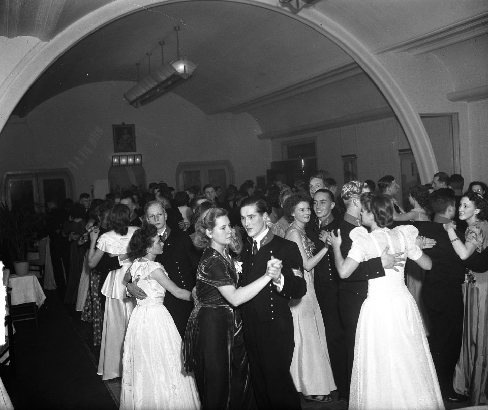 Bal adelborsten Kurhaus Scheveningen @, Bestanddeelnr 903-1513