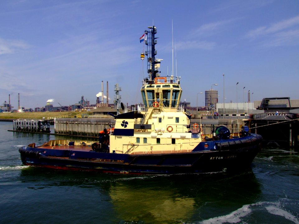 Ayton Cross IMO 9206956 p6 in front of locks IJmuiden, Holland 05-Jul-2008