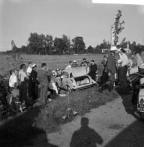Auto-ongeluk op de Muiderstraatweg, Bestanddeelnr 911-4870