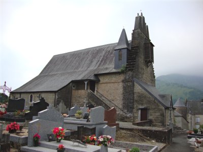 Aussurucq (pyr-Atl, Fr) L'église et son escalier extérieur
