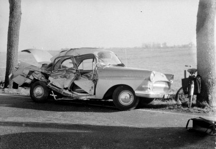 Auto-ongeluk op de Rijksweg Meppel-Havelte-Assen, Bestanddeelnr 910-8045