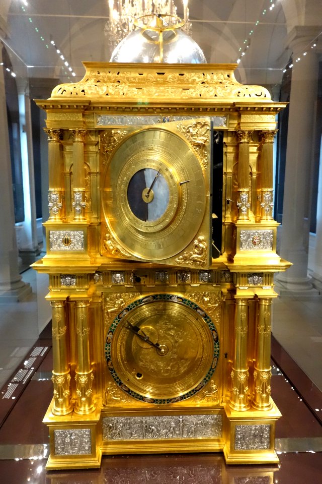 Astronomical clock (Calendar-Moon side), Eberhard Baldewein et al, Marburg-Kassel, 1563-1568 - Mathematisch-Physikalischer Salon, Dresden - DSC08054