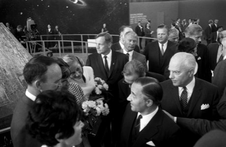Astronauten openen tentoonstelling Maanvaart 69 in Amsterdam. Collins, Armstr, Bestanddeelnr 922-8572