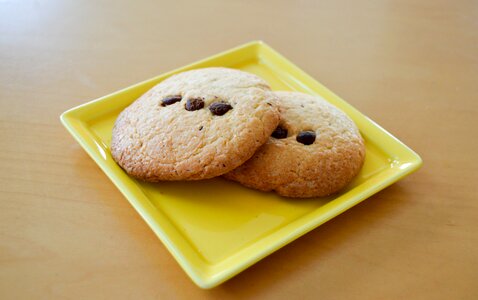 Plate chocolate chips photo