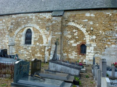 Antheny (Ardennes) Église Saint-Remy, arcs, vestiges mur de la première église XIIème s