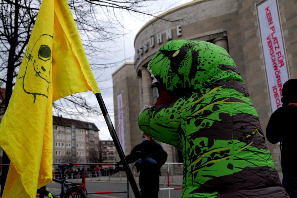 Antifascist protest Berlin Rosa-Luxemburg-Platz 2021-03-28 20
