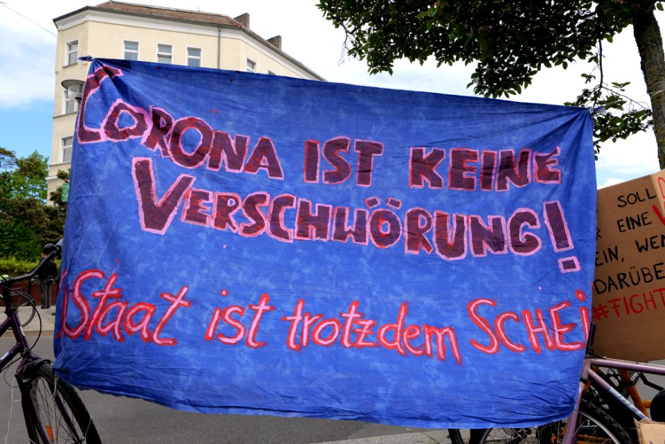 Antifascist protest next to Mauerpark Berlin 2020-05-30 08