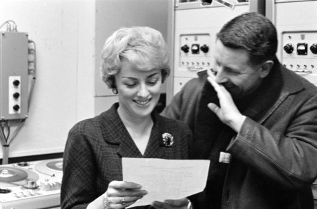 Annie Palmen heeft in de Phonogramstudio te Hilversum het uitgekozen Eurovisie S, Bestanddeelnr 914-7875
