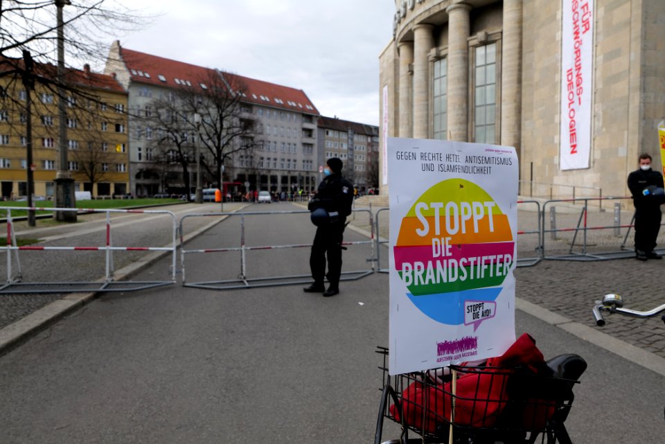 Antifascist protest Berlin Rosa-Luxemburg-Platz 2021-03-28 11