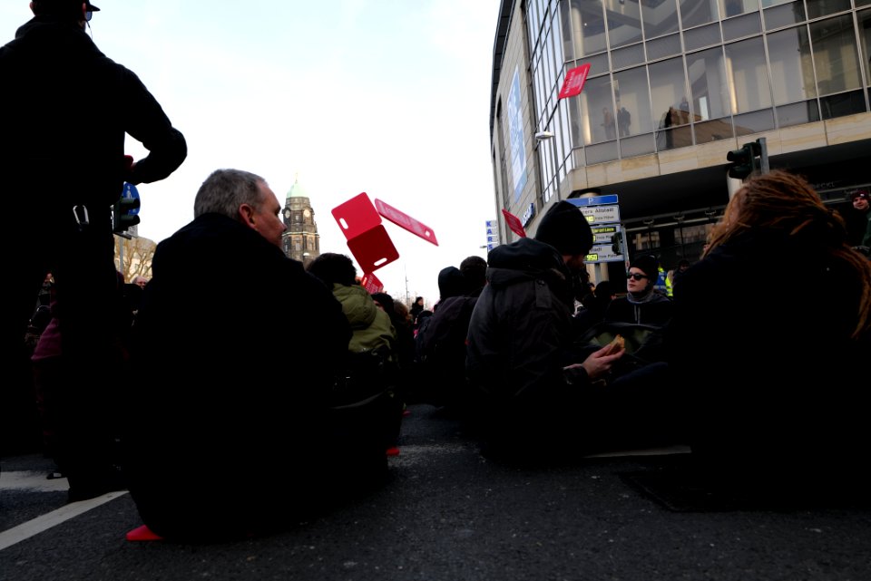 Antifascist protest Dresden 2020-02-15 blockade Waisenhausstraße 04