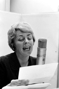 Annie Palmen heeft in de Phonogramstudio te Hilversum het uitgekozen Eurovisie S, Bestanddeelnr 914-7876