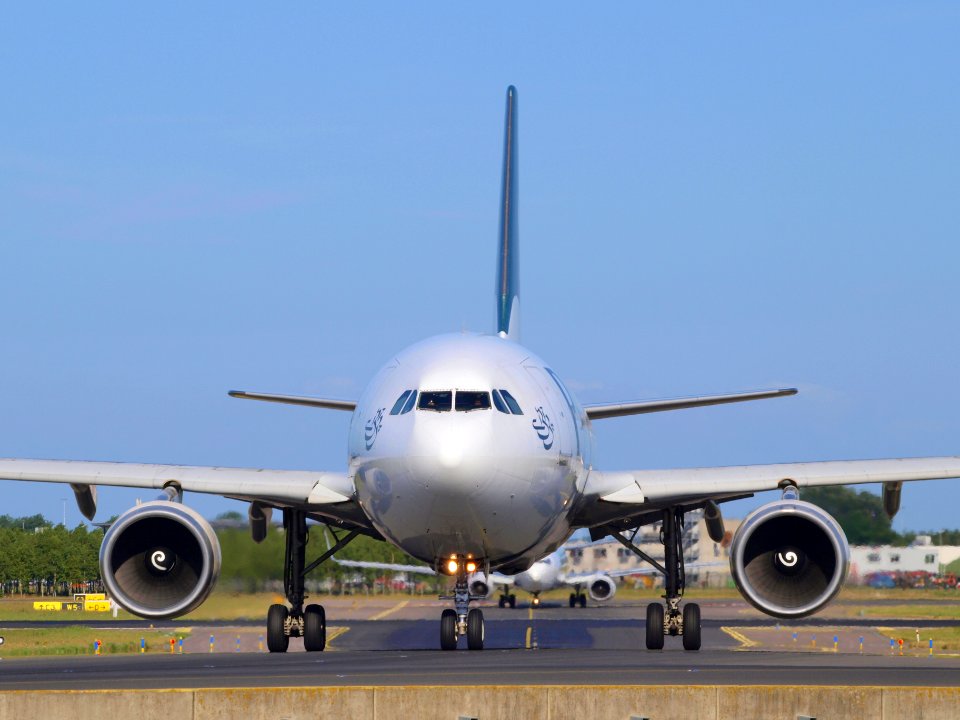 AP-BEG PIA Pakistan International Airlines Airbus A310-308 - cn 653 taxiing 21july2013 pic-001