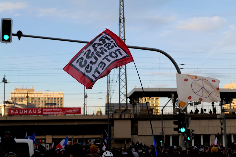 Antifascist protest in front of pro fascist protest Dresden 2020-02-15 18