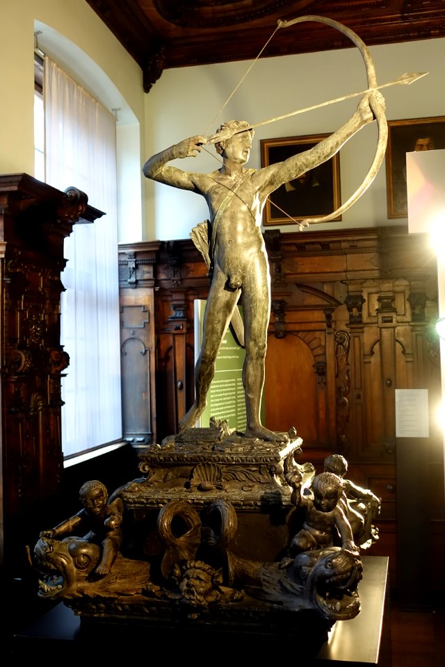 Apollo Fountain by Peter Vischer the younger and Peter Floetner, 1532 AD, cast bronze, view 2 - Stadtmuseum Fembohaus - Nuremberg, Germany - DSC02207