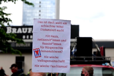 Antifascists on Memhardstraße Berlin 2020-05-16 03