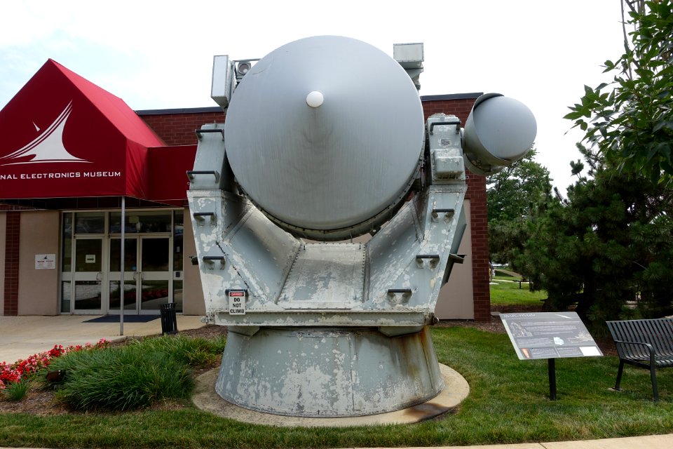 AN-SPG-55B Radar, mid 1950s, view 1 - National Electronics Museum - DSC00625