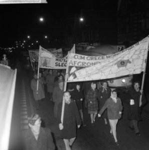 Anti-Atoombommars in Den Haag . De betogers onderweg, Bestanddeelnr 913-1081